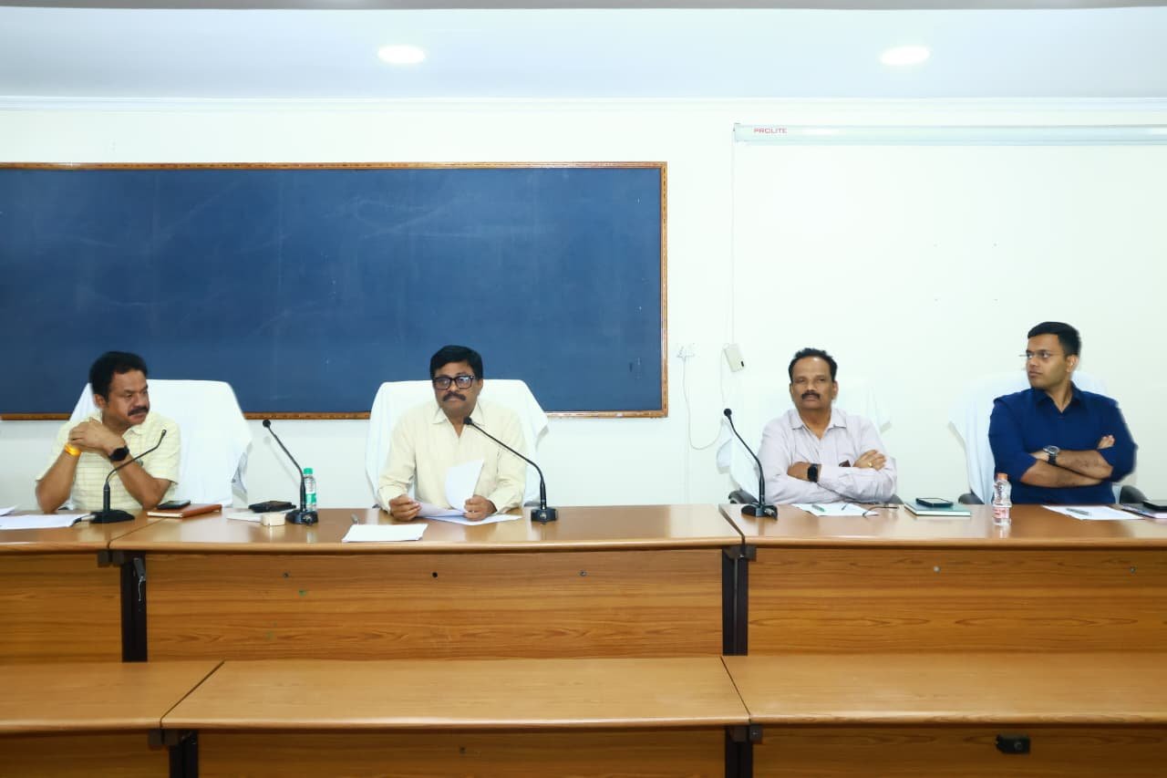  ప్రజావాణిలో వచ్చిన ప్రతి దరఖాస్తును సత్వరమే పరిష్కరించడo  ప్రతి శాఖాధికారి బాధ్యత -రెవెన్యూ అదనపు కలెక్టర్  జె. శ్రీనివాస్ 